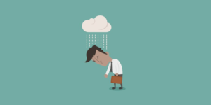 Cartoon de um homem triste tomando chuva de uma única nuvem sobre sua cabeça, representando fatores que prejudicam o engajamento dos colaboradores na Qualidade.