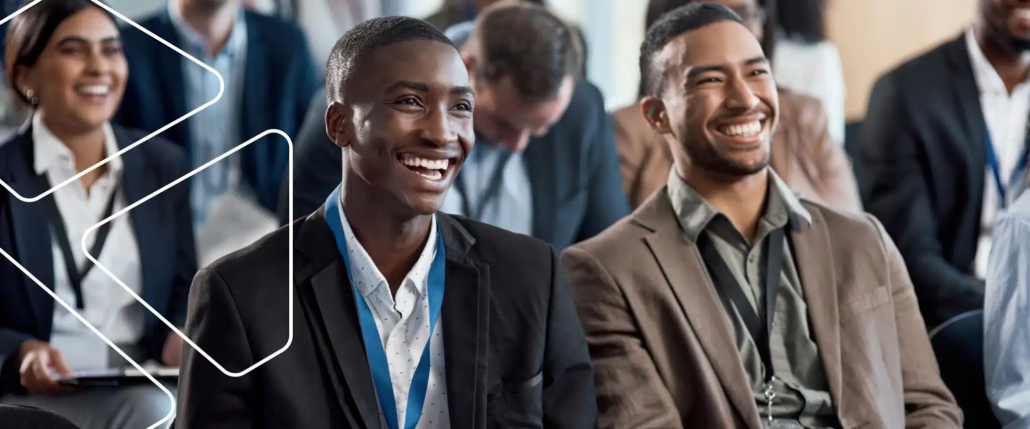 Equipe de profissionais reunida em um evento corporativo, representando participação e engajamento na Semana da Qualidade.